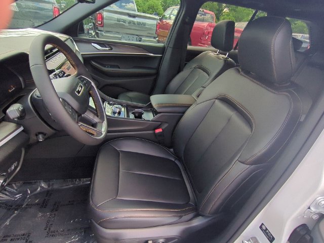 New 2026 Jeep Grand Cherokee Limited AWD/4WD image 16