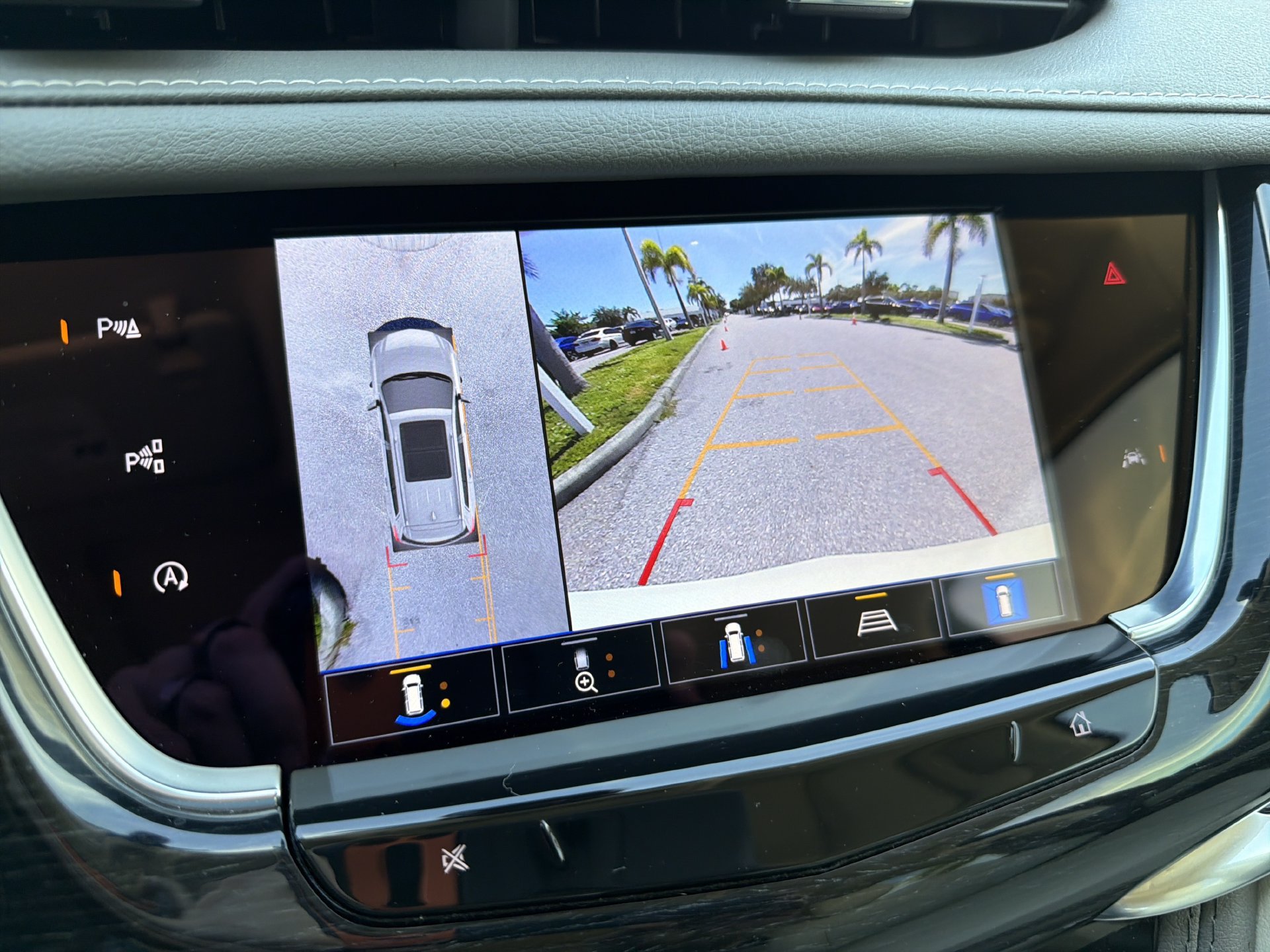 Used 2024 Cadillac XT6 Premium Luxury w/ Technology Package FWD image 28
