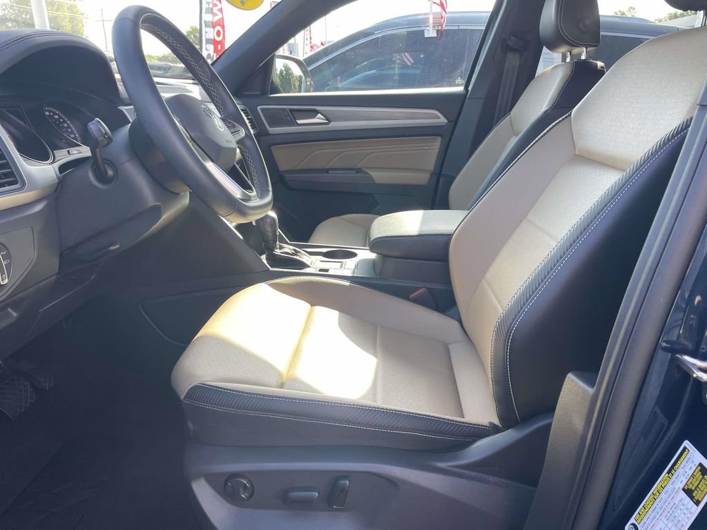 Certified 2021 Volkswagen Atlas Cross Sport SE w/ Panoramic Sunroof Package FWD image 15
