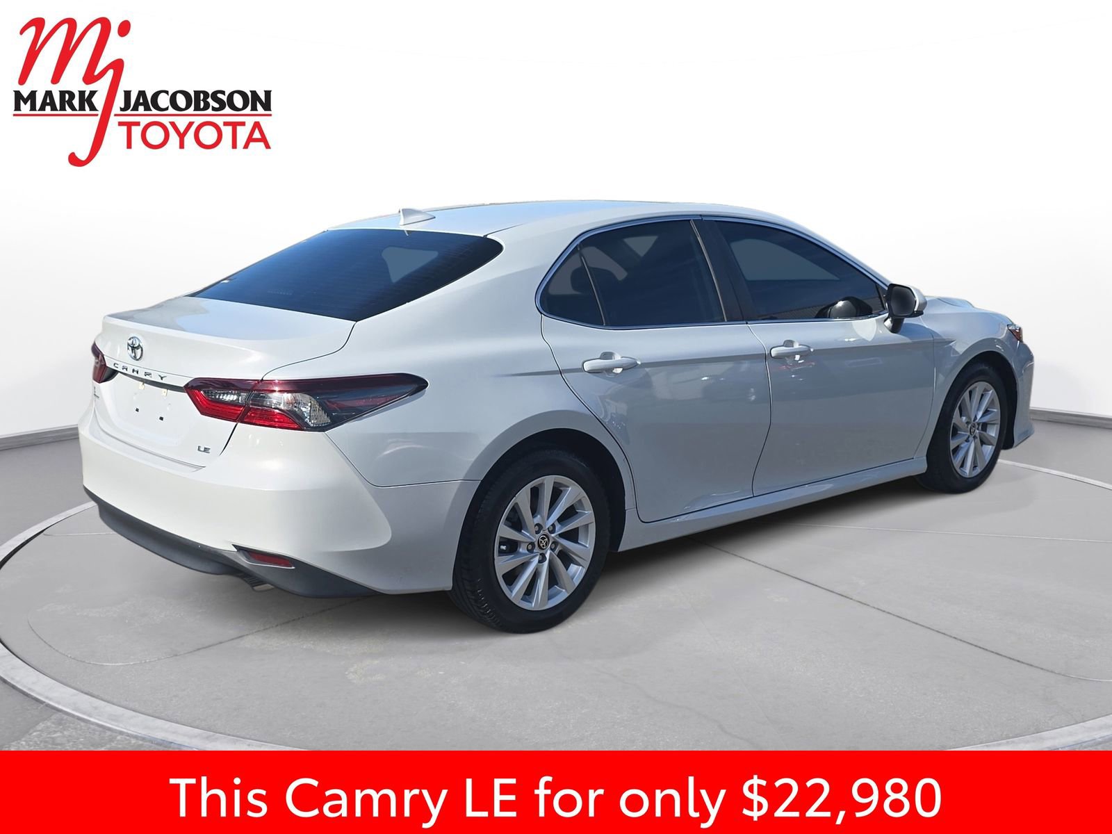 Used 2022 Toyota Camry LE FWD image 9
