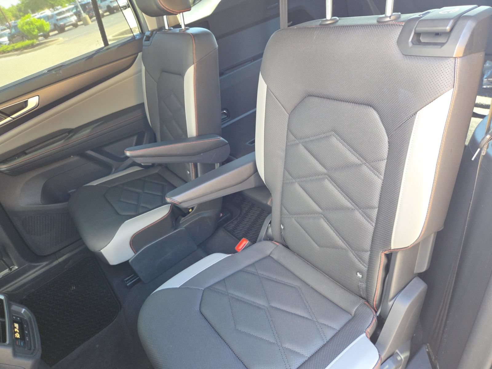 Certified 2024 Volkswagen Atlas Peak Edition SEL AWD/4WD image 24