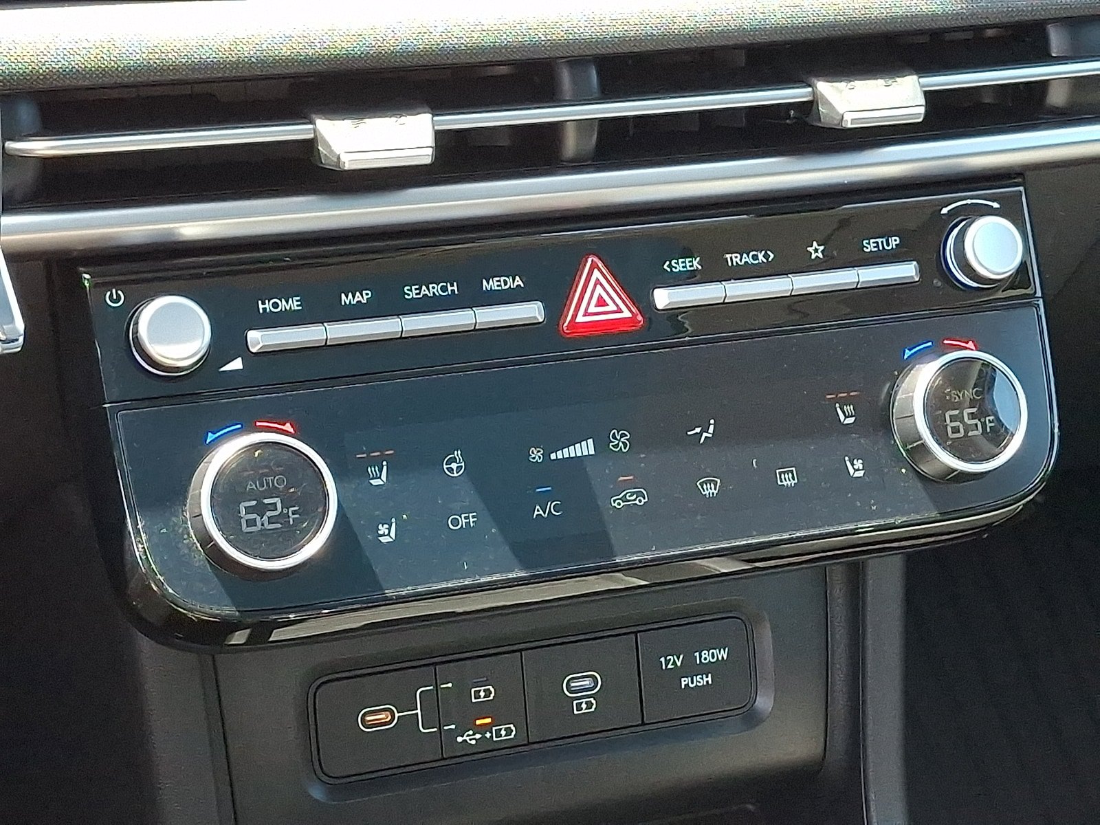 Used 2025 Hyundai Tucson Limited AWD/4WD image 17