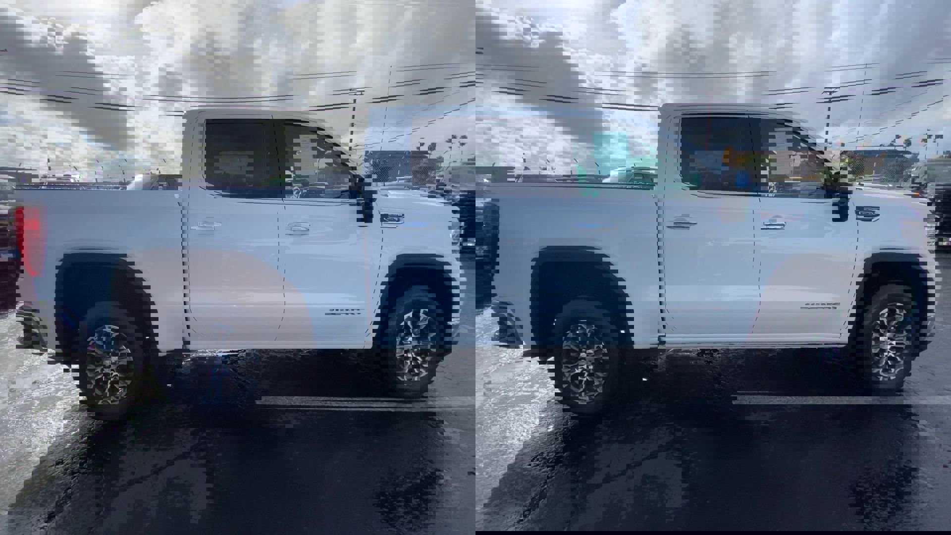 Used 2024 GMC Sierra 1500 SLT image 10