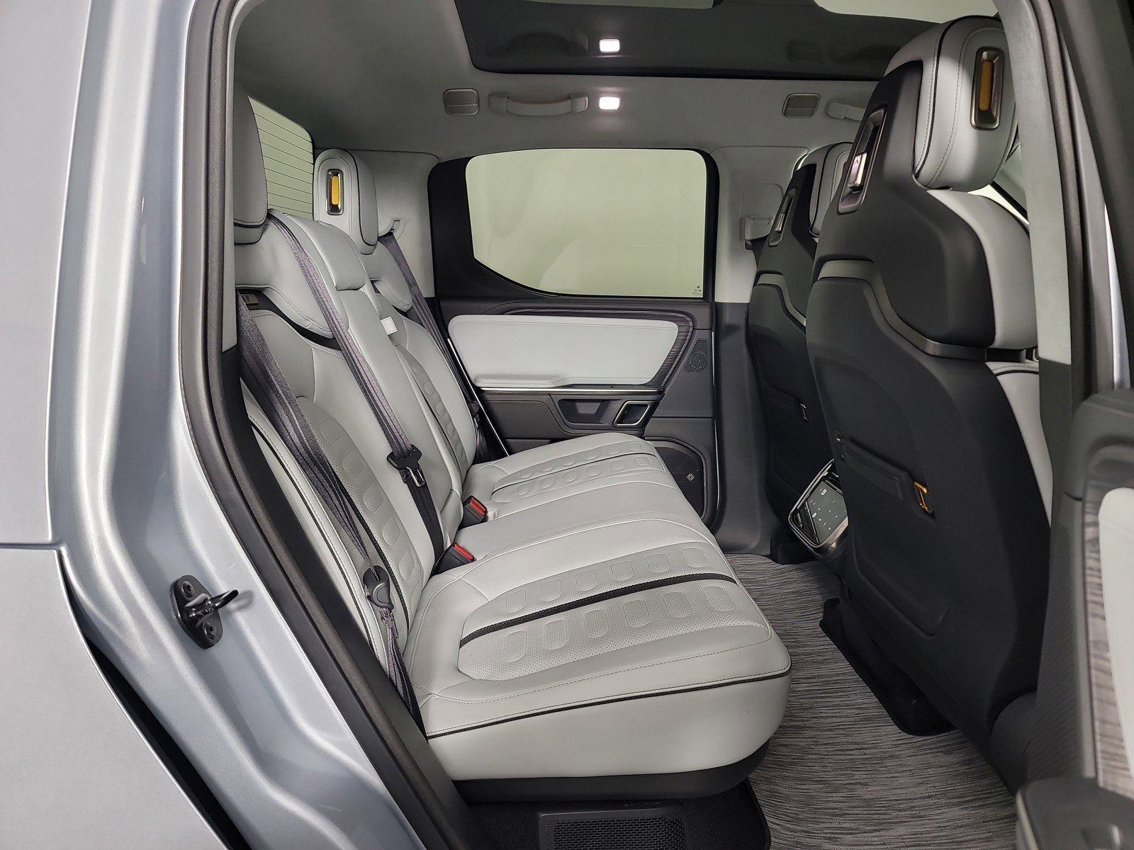 Used 2023 Rivian R1T Adventure image 22