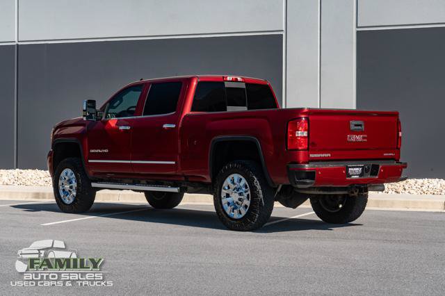 Used 2018 GMC Sierra 2500 Denali w/ Duramax Plus Package AWD/4WD image 6