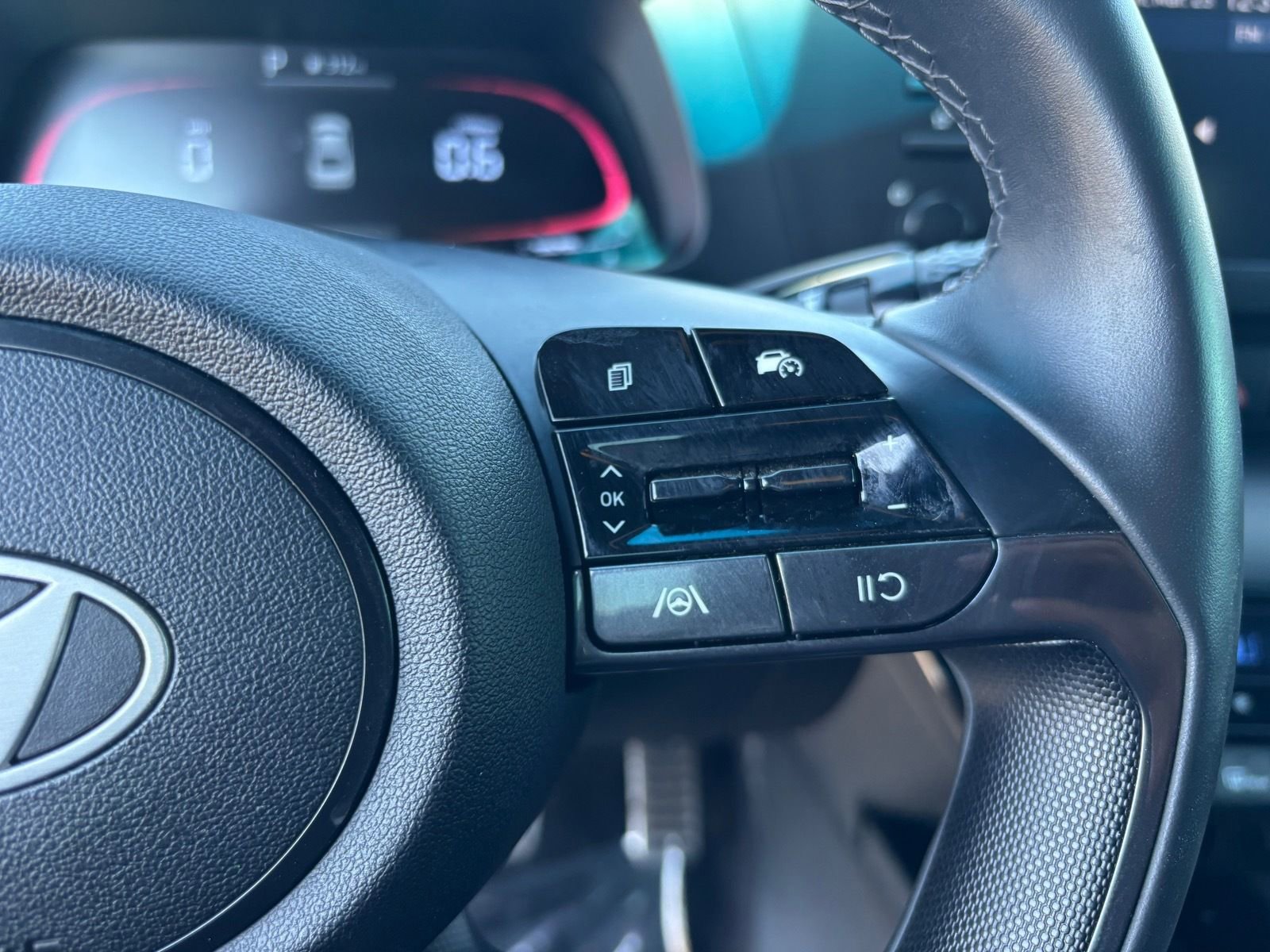 Used 2025 Hyundai Elantra Sport image 31