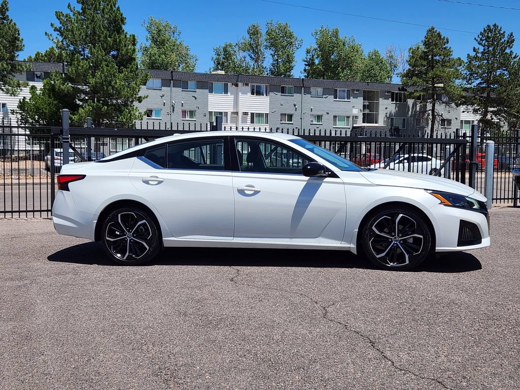 Used 2023 Nissan Altima 2.5 SR w/ SR Premium Package FWD image 4