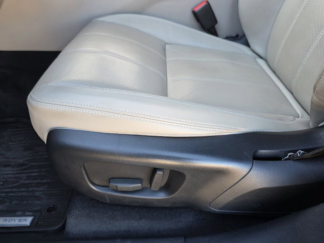Used 2018 Land Rover Range Rover Velar R-Dynamic SE image 21