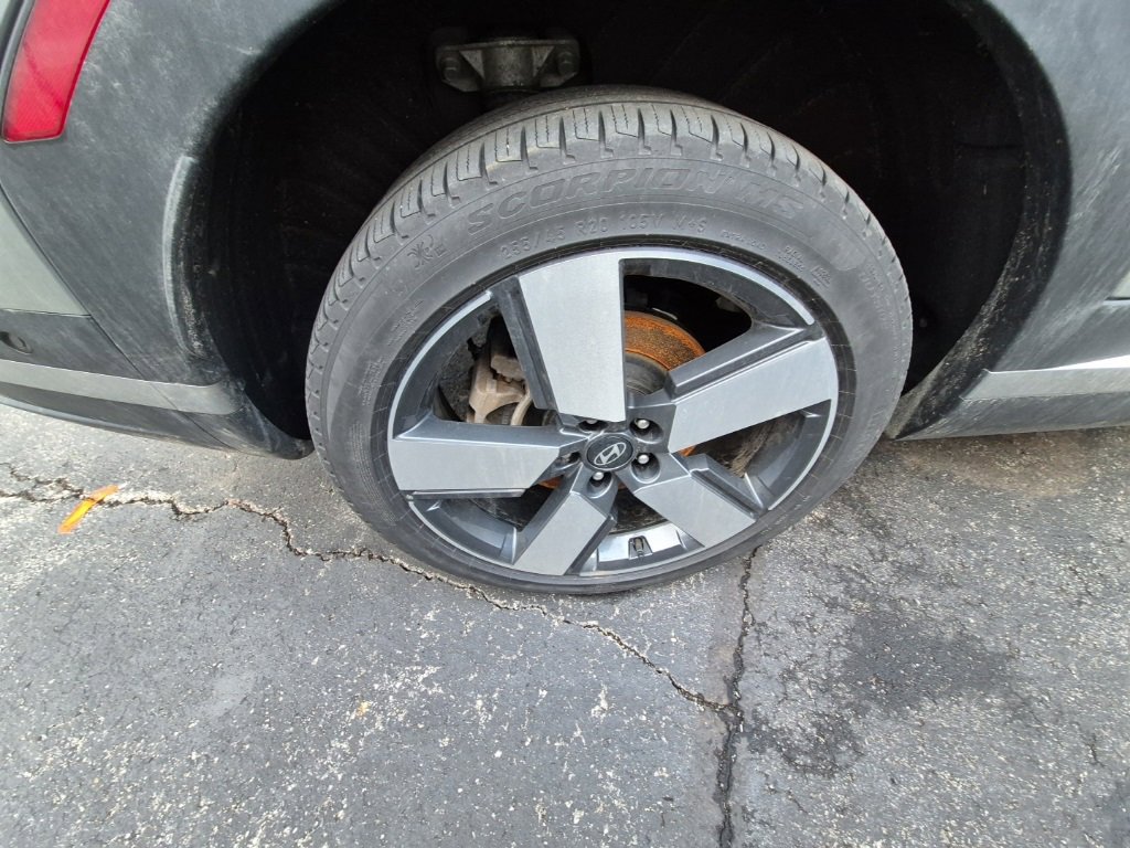 Used 2024 Hyundai Santa Fe Limited image 9