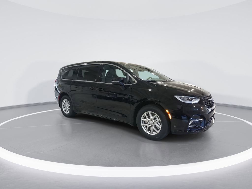 New 2026 Chrysler Pacifica Select image 2