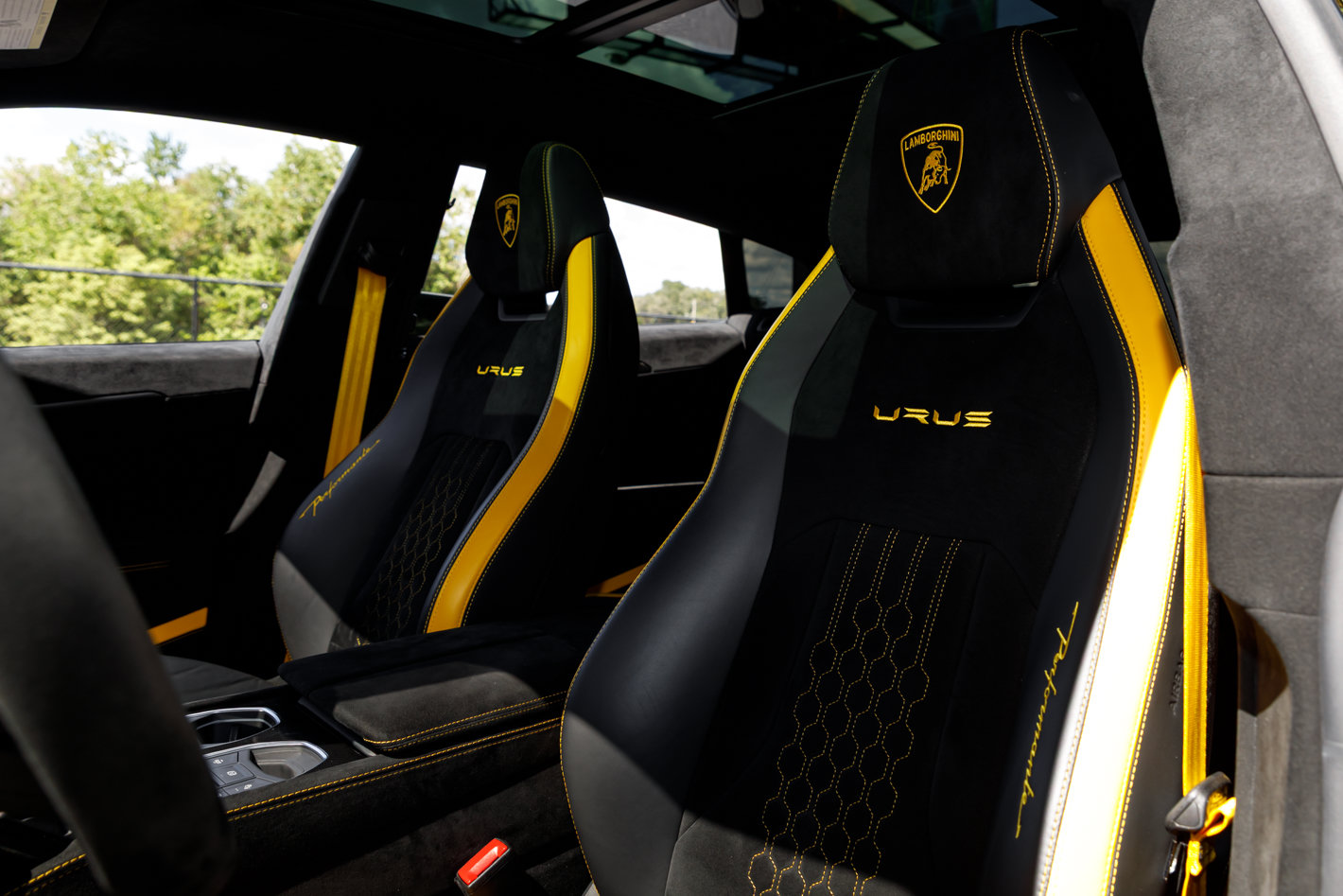 Used 2024 Lamborghini Urus Performante AWD/4WD image 32