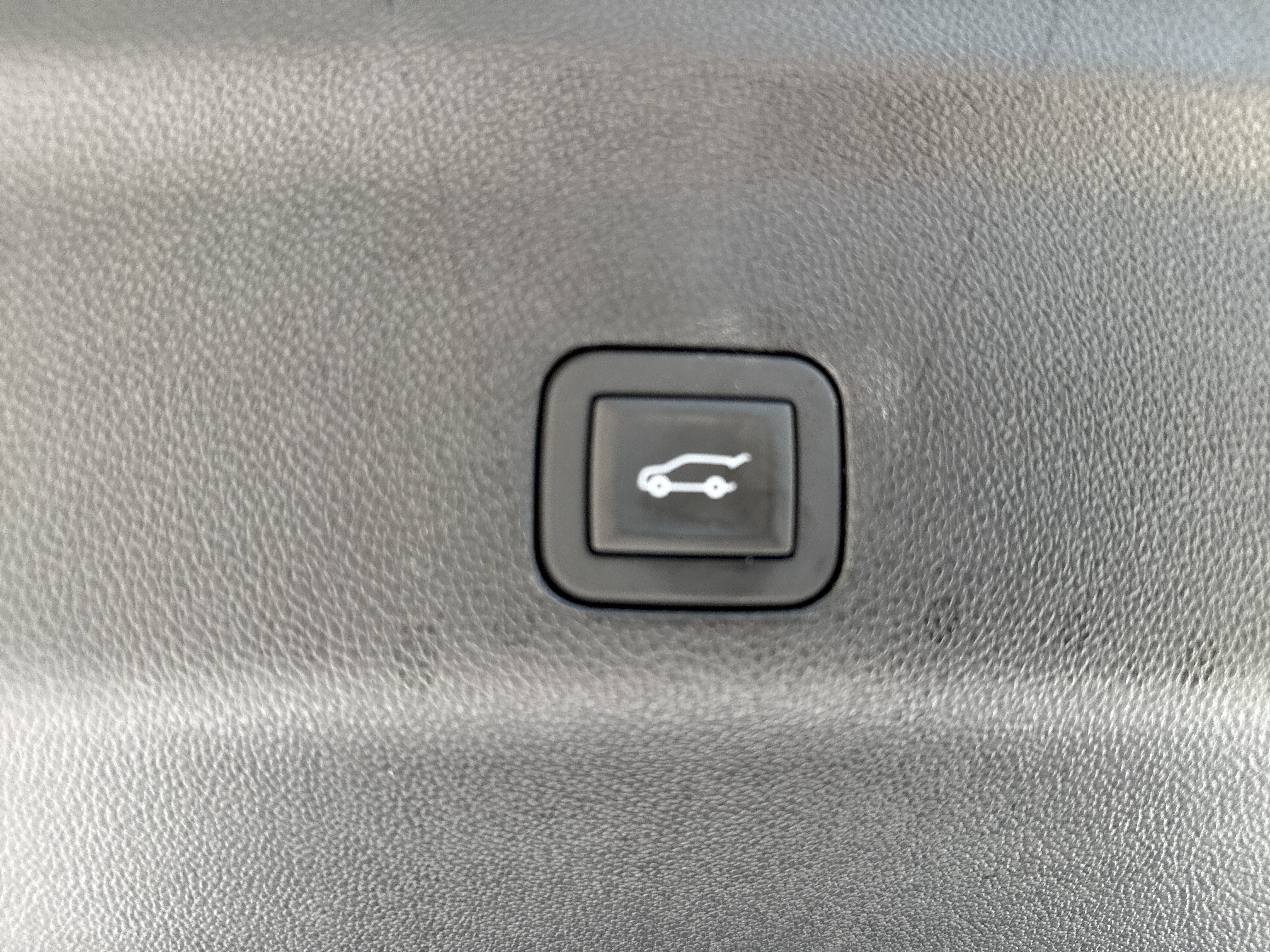 Used 2025 GMC Yukon Denali Ultimate w/ LPO, Floor Liner Package AWD/4WD image 40