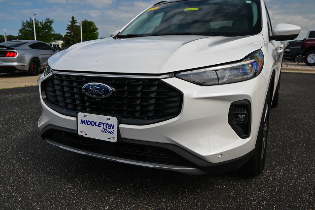 Used 2024 Ford Escape Platinum w/ Class II Trailer Tow Package AWD/4WD image 11