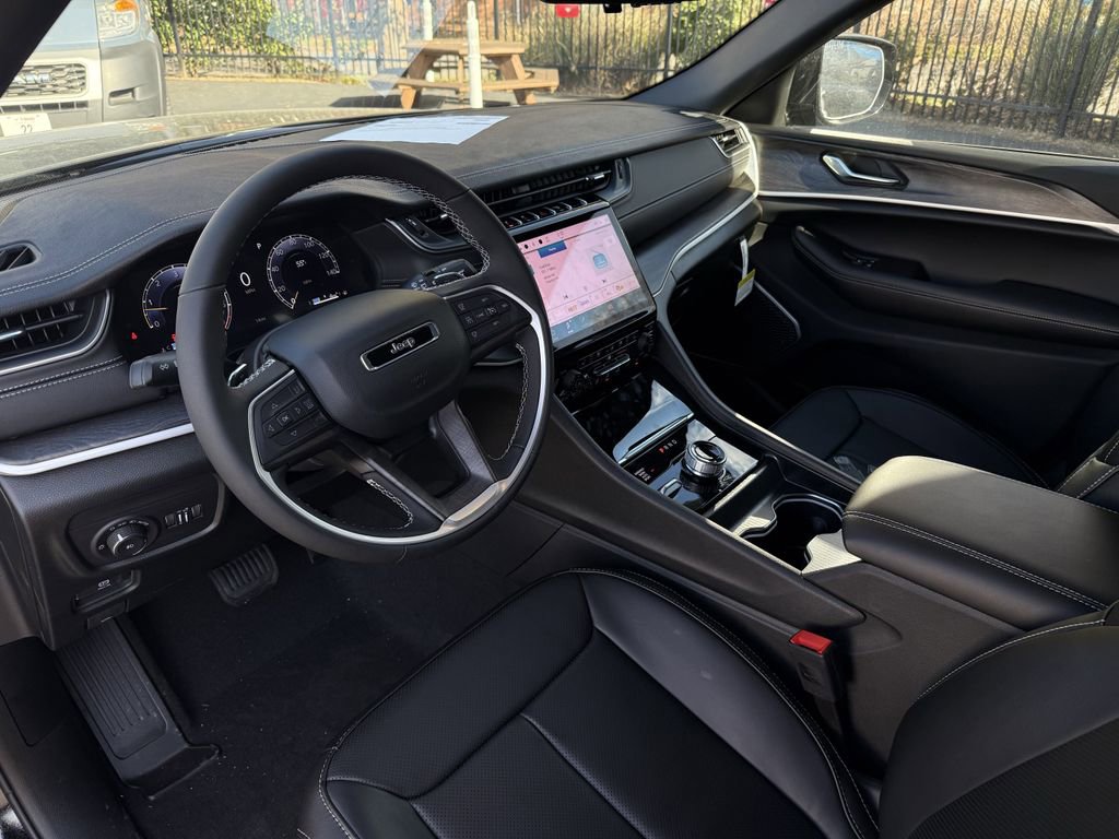 New 2025 Jeep Grand Cherokee L Limited w/ Luxury Tech Group II image 12