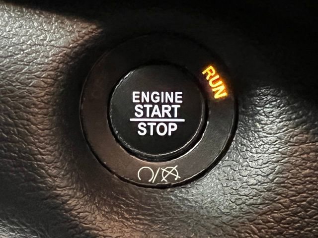 Used 2020 Jeep Cherokee Trailhawk w/ Technology Group image 30