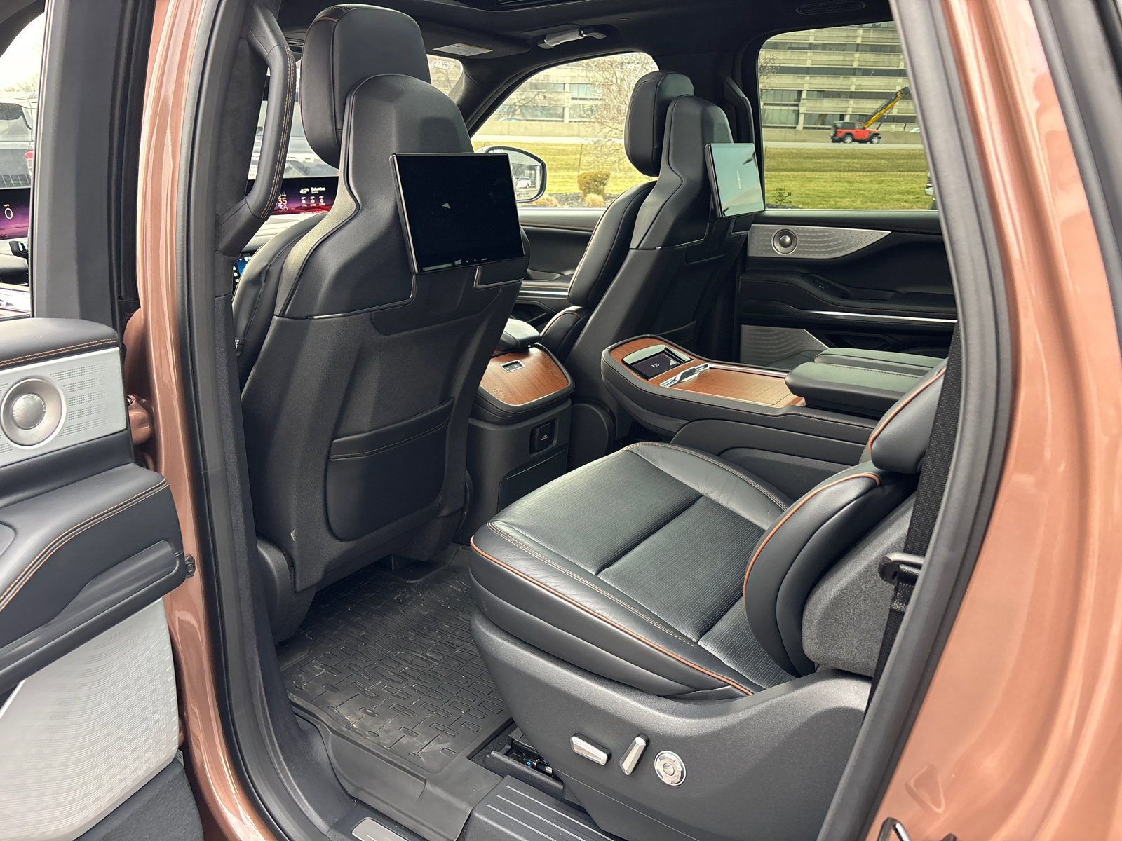 New 2025 Lincoln Navigator L Black Label AWD/4WD image 27