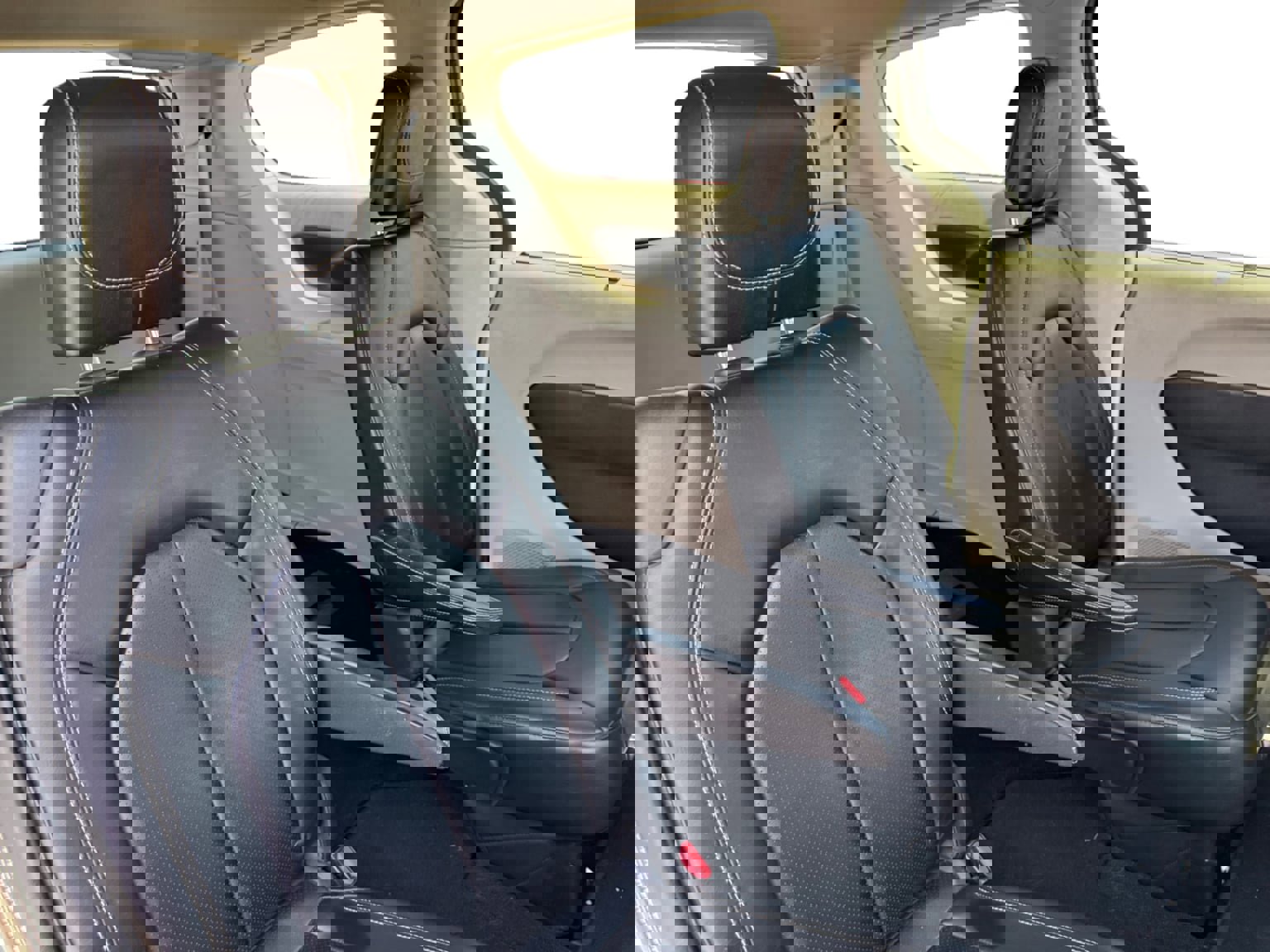 Used 2020 Chrysler Voyager Lxi image 18