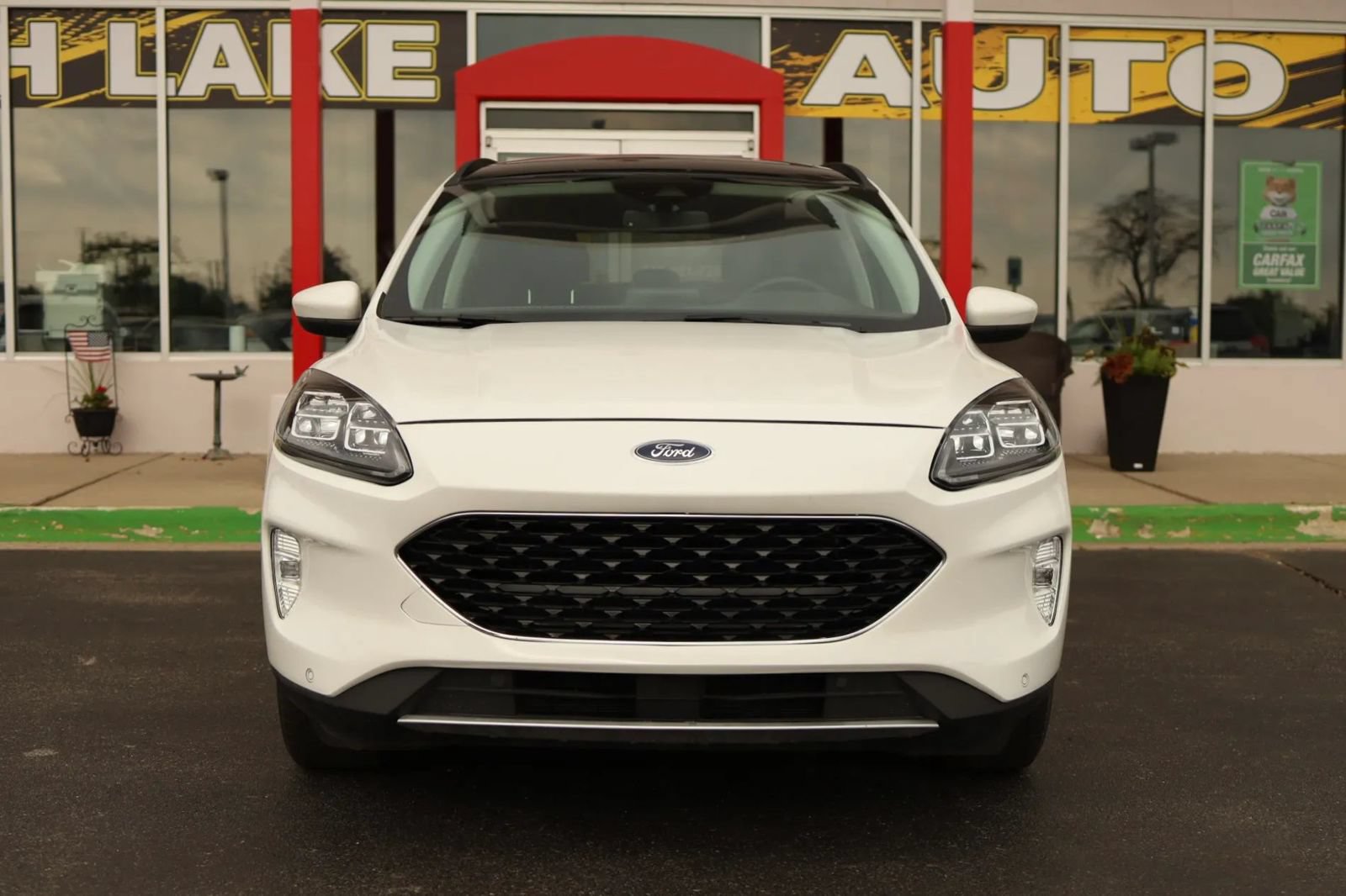 Used 2022 Ford Escape Titanium w/ Class II Trailer Tow Package AWD/4WD image 2