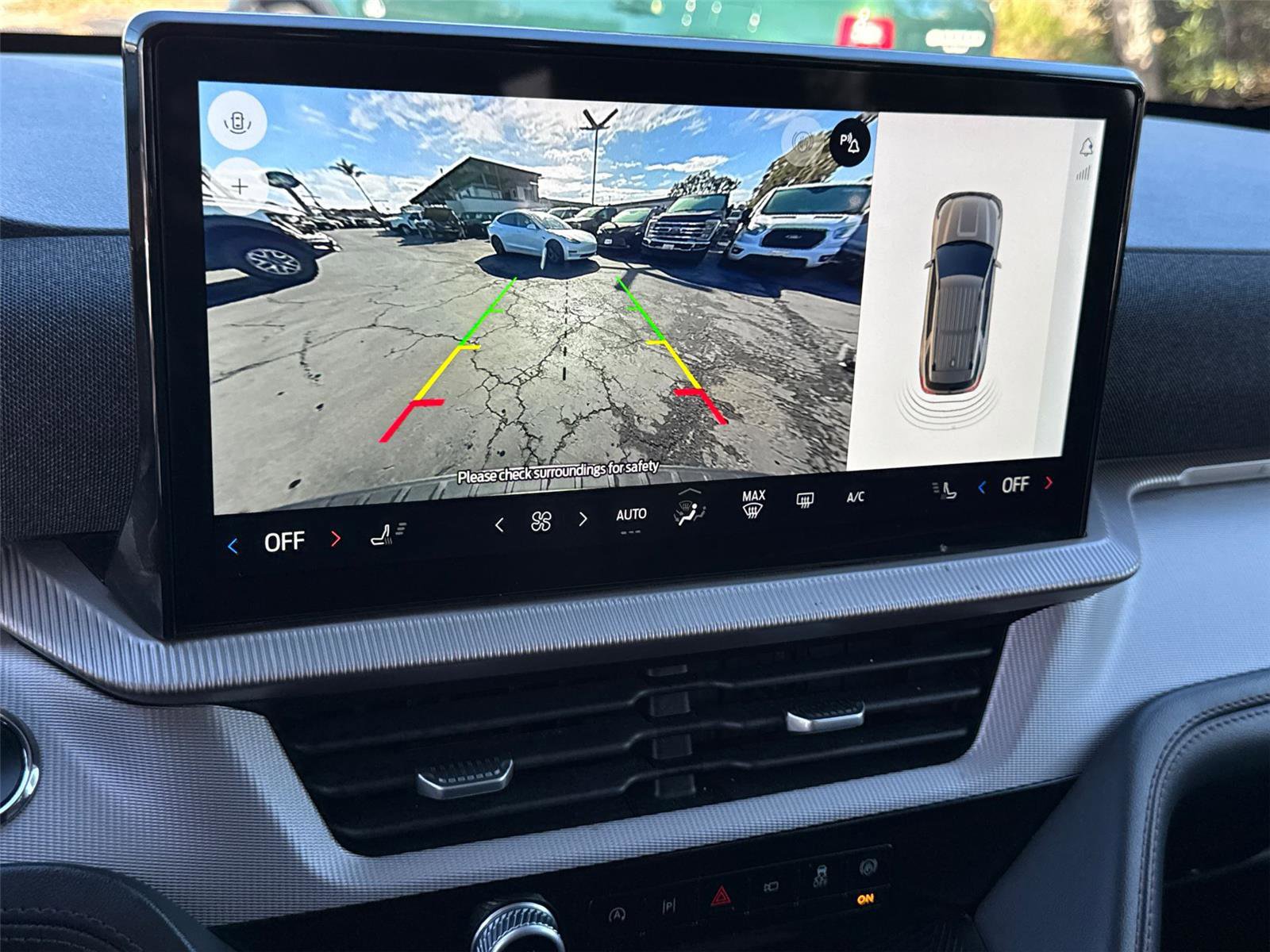 Used 2025 Ford Explorer Active image 30