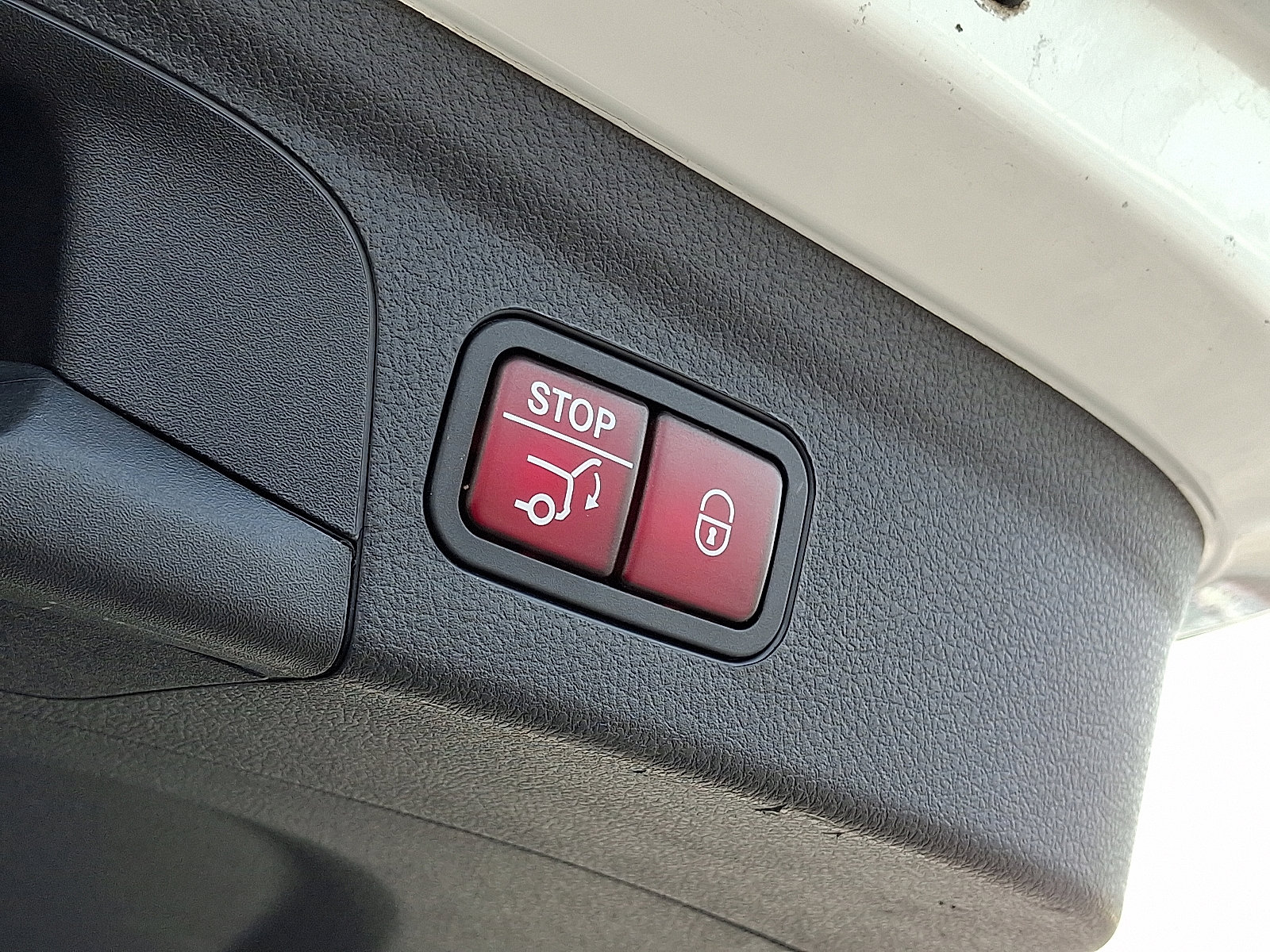 Certified 2022 Mercedes-Benz GLE 580 4MATIC w/ Night Package image 31