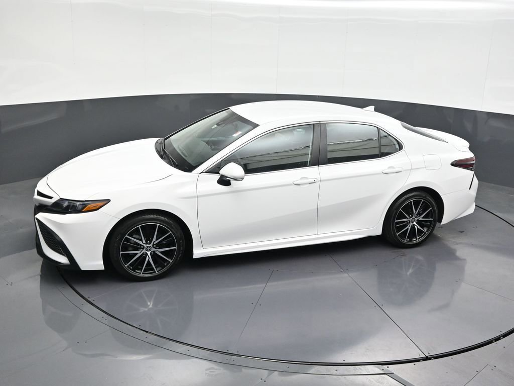Used 2024 Toyota Camry SE image 22