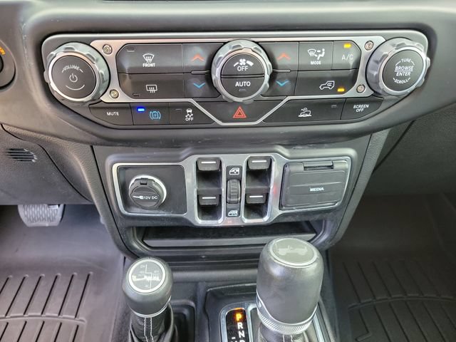 Used 2022 Jeep Wrangler Unlimited Sahara AWD/4WD image 35