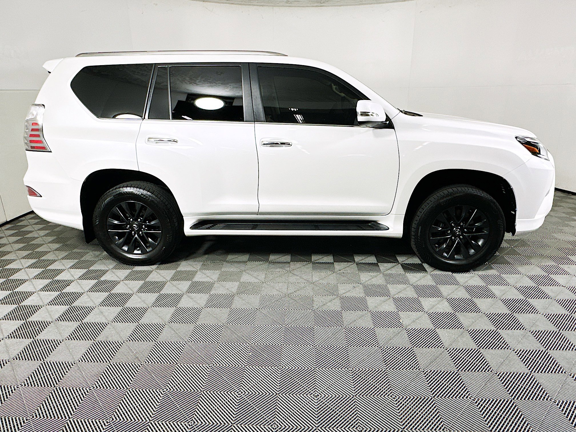 Used 2022 Lexus GX 460 Premium w/ Premium Package image 2