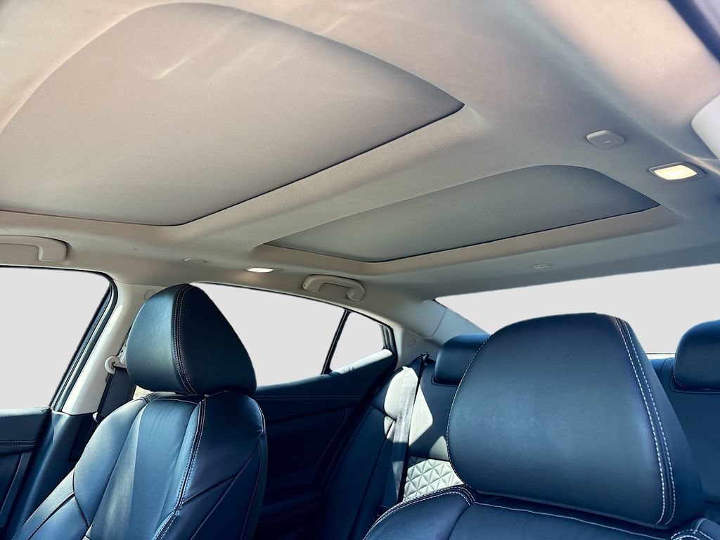 Used 2022 Nissan Maxima Platinum w/ Sport Mat Group FWD image 23