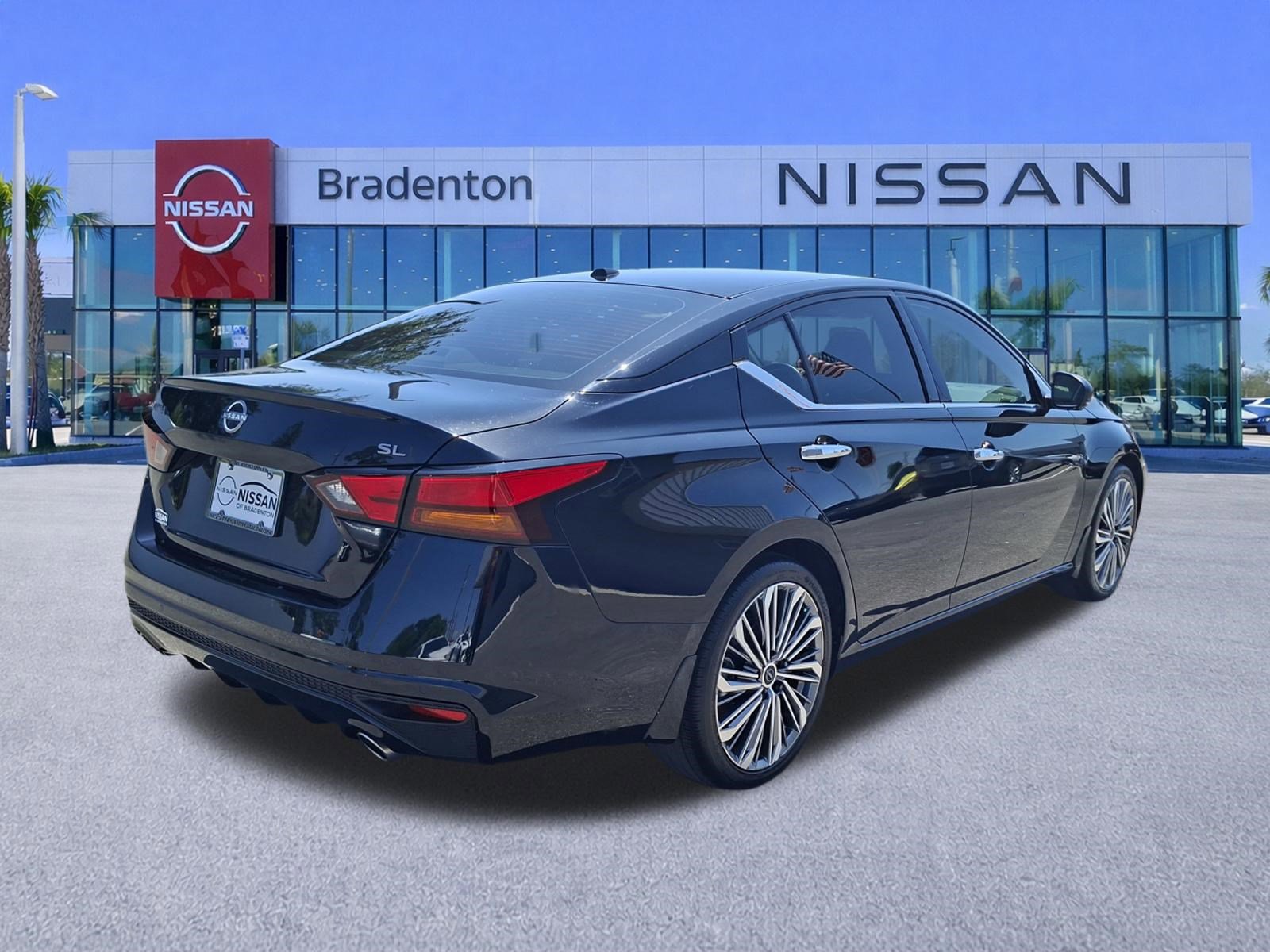 Used 2024 Nissan Altima 2.5 SL FWD image 5