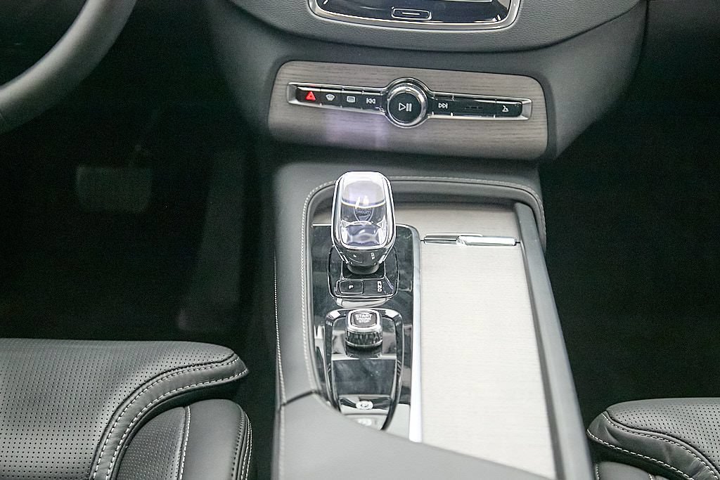 Certified 2024 Volvo XC90 T8 Ultimate w/ Protection Package Premier AWD/4WD image 32