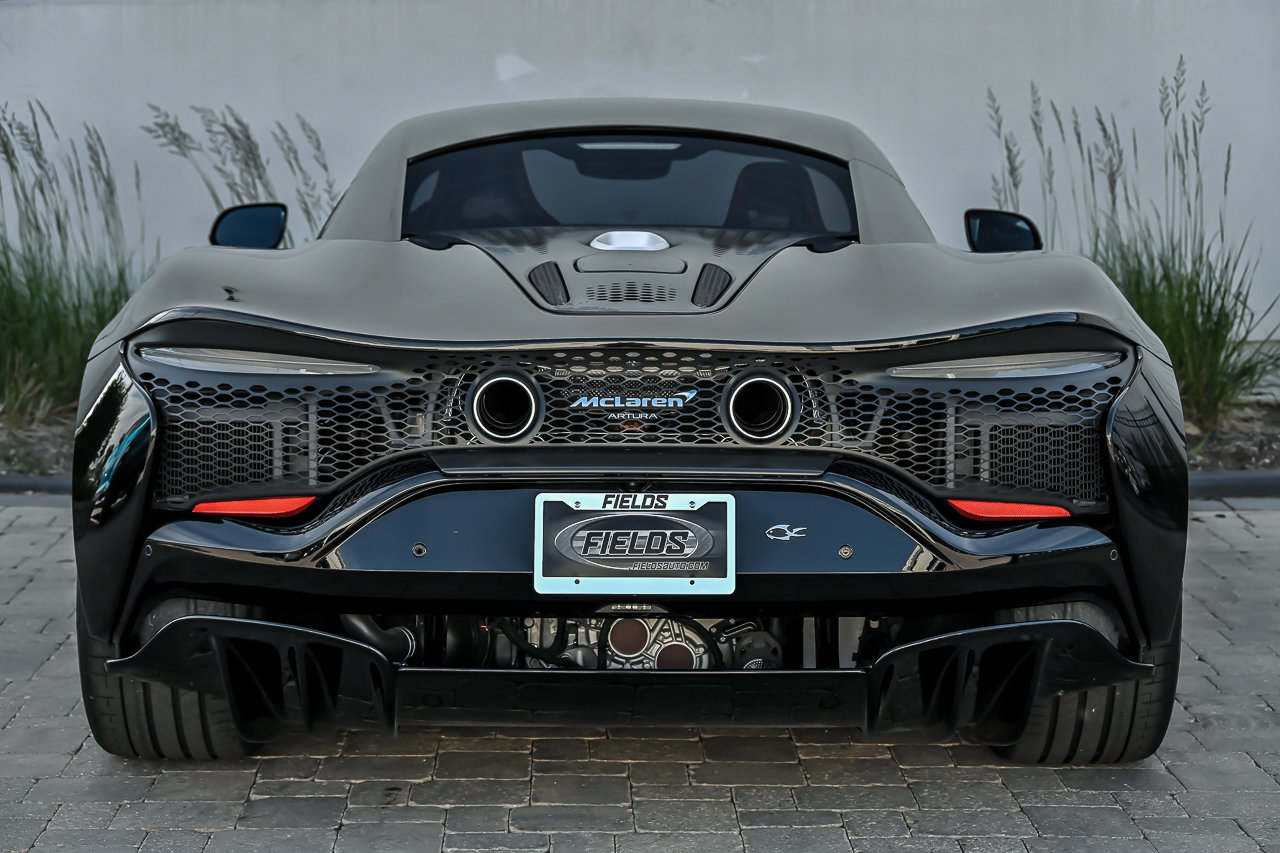 Used 2023 McLaren Artura RWD image 11