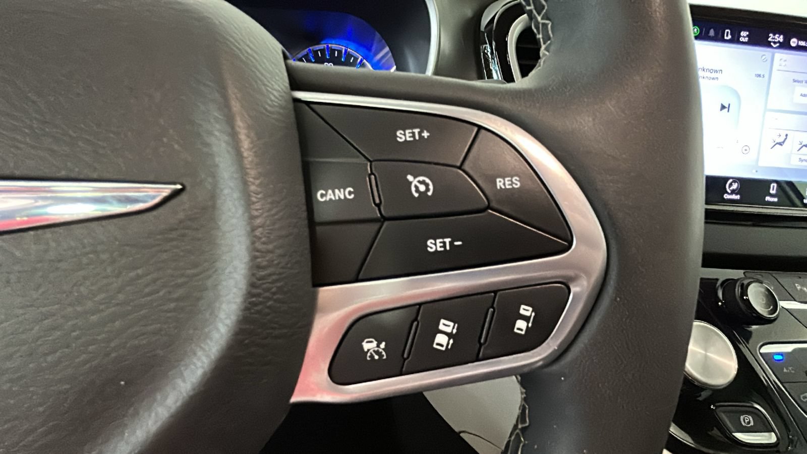 Used 2024 Chrysler Pacifica Touring-L FWD image 18
