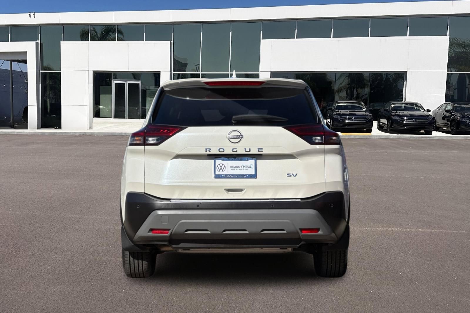 Used 2023 Nissan Rogue SV image 4