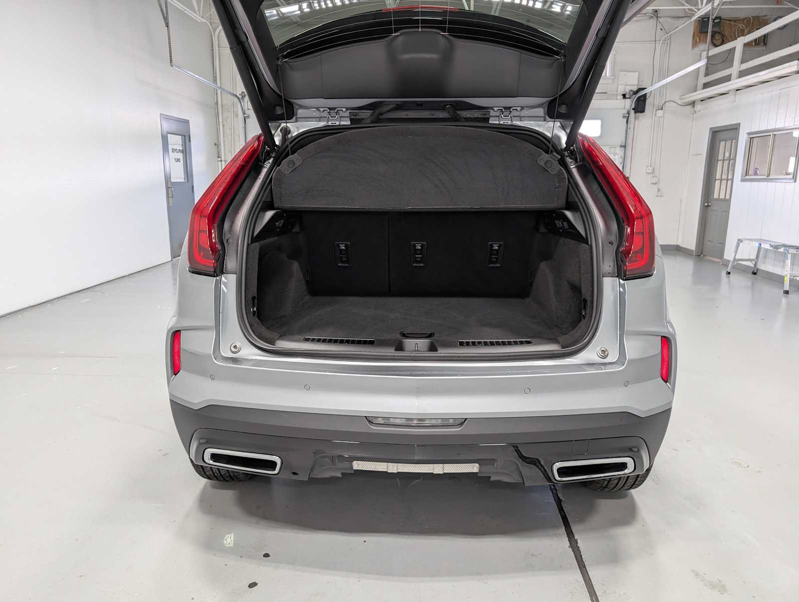 Certified 2025 Cadillac XT4 Premium Luxury AWD/4WD image 39