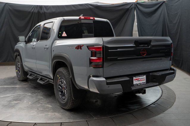 Used 2025 Nissan Frontier PRO-4X w/ Pro Convenience Package image 11