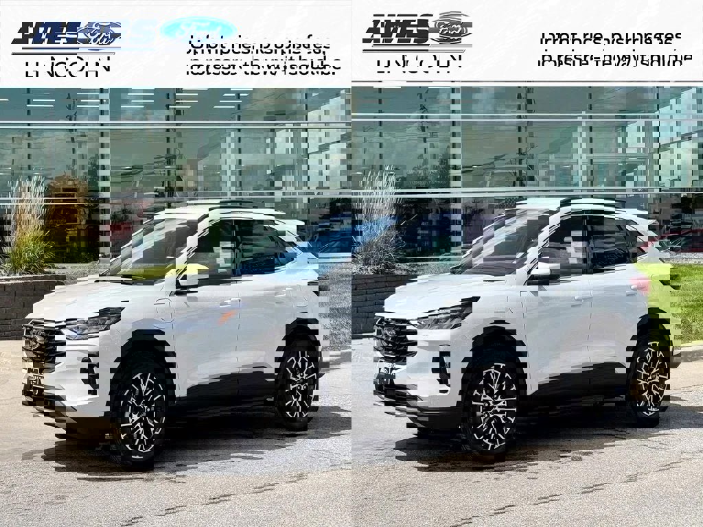 New 2025 Ford Escape SE