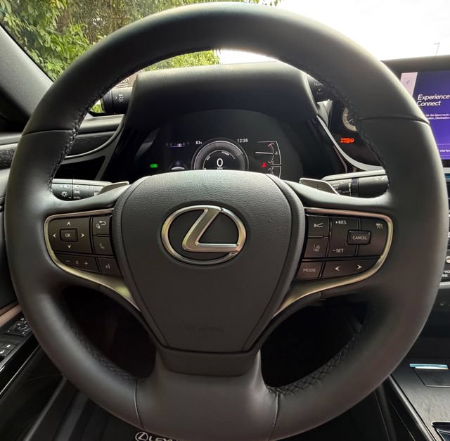 Certified 2025 Lexus ES 300h w/ Premium Package FWD image 23