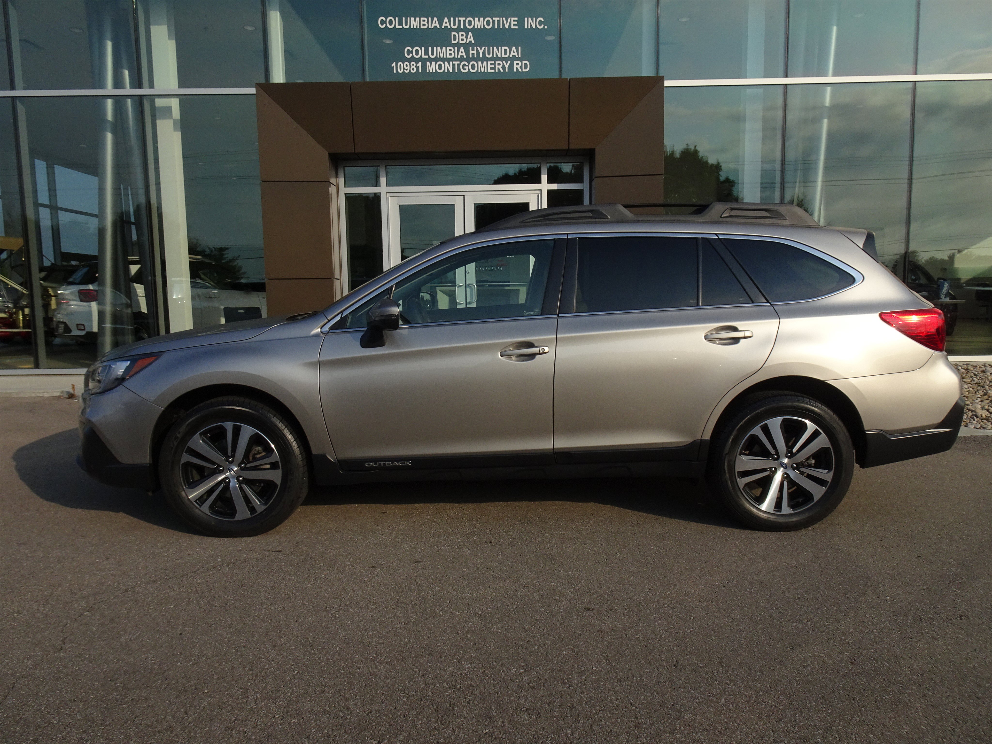 Used 2019 Subaru Outback 2.5i Limited AWD/4WD image 2