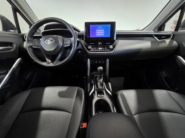 Used 2025 Toyota Corolla Cross XLE image 14