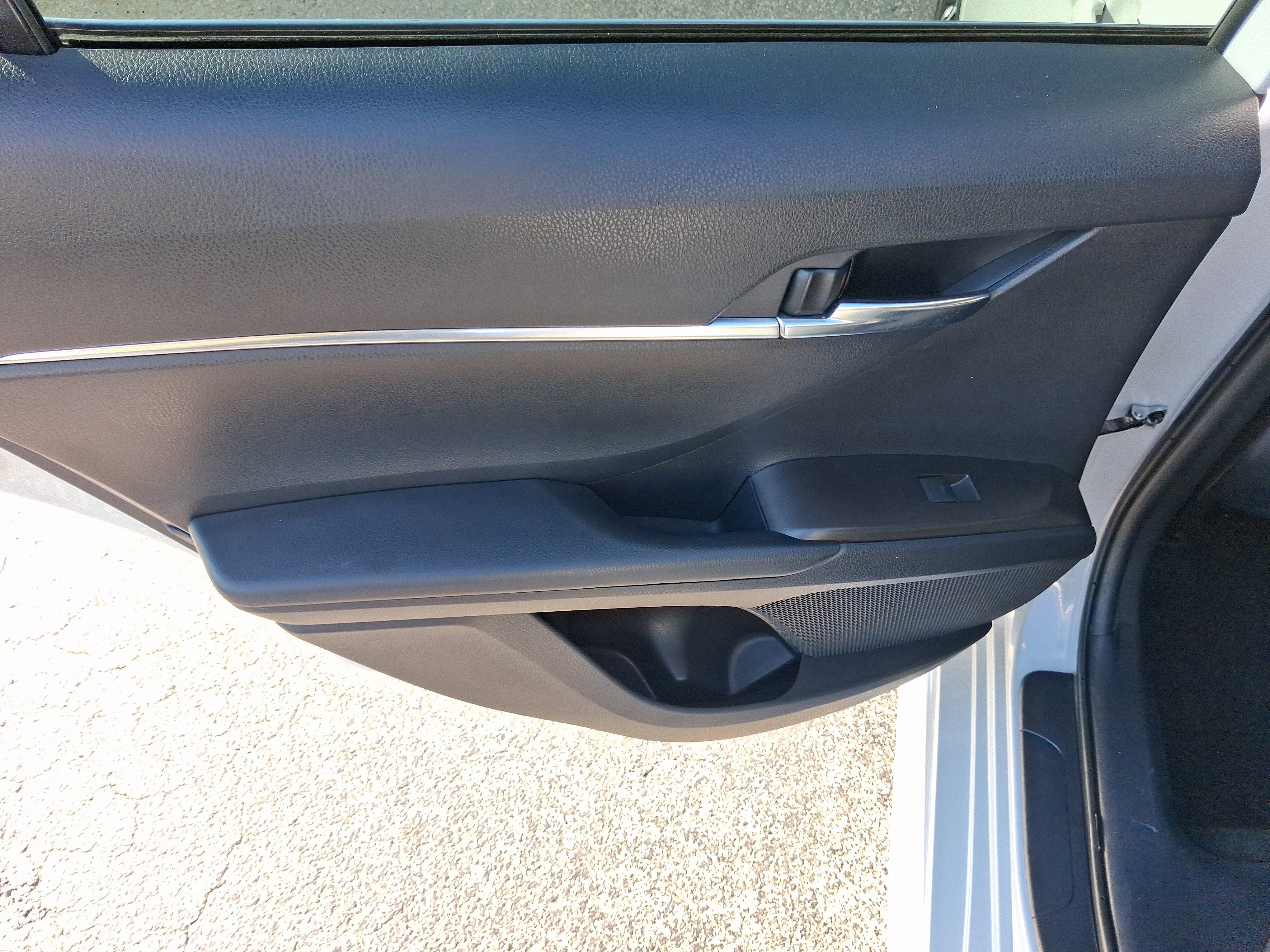 Used 2024 Toyota Camry SE w/ Cold Weather Package FWD image 14