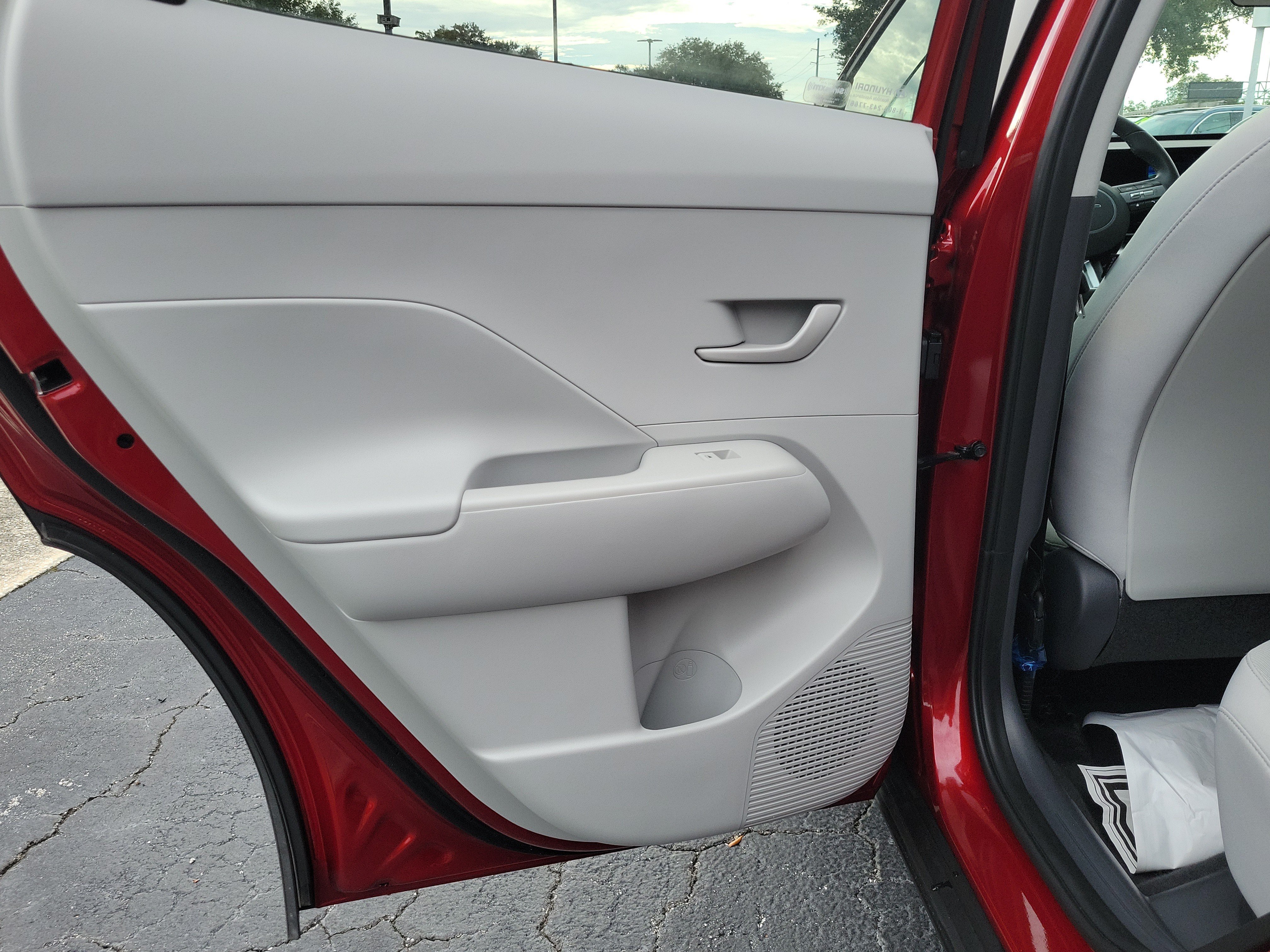 Used 2024 Hyundai Kona SEL FWD image 9