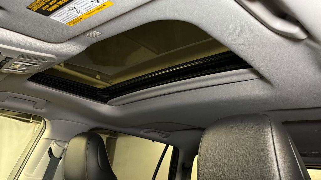 Used 2021 Toyota Highlander XLE image 6