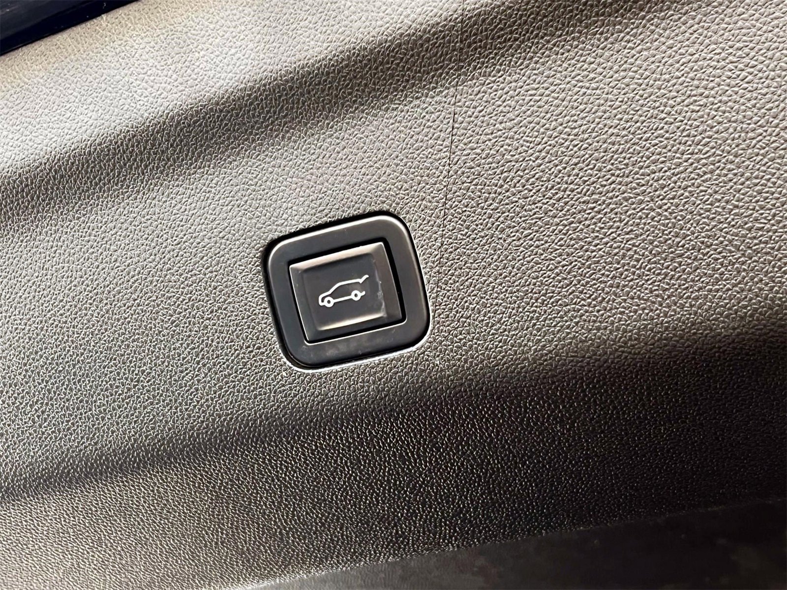 Used 2023 GMC Yukon XL SLT image 12