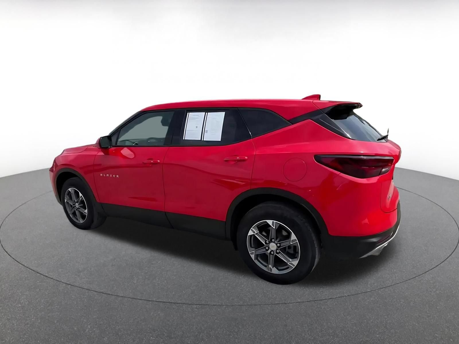 Used 2025 Chevrolet Blazer LT FWD image 9