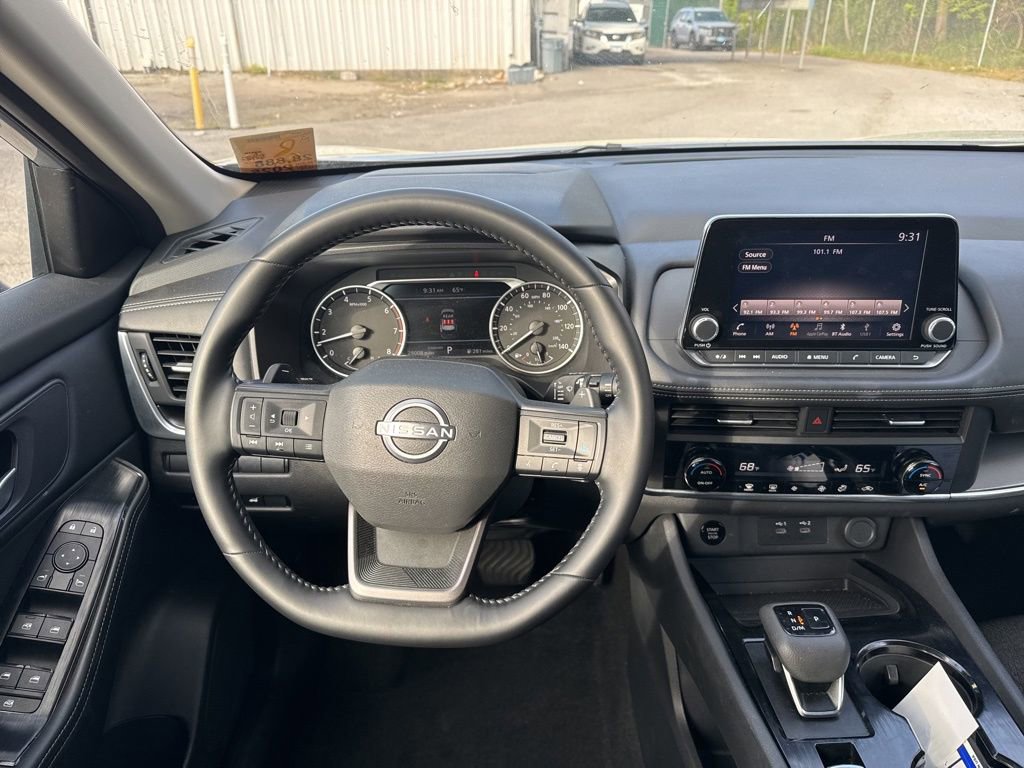 Used 2025 Nissan Rogue SV image 16