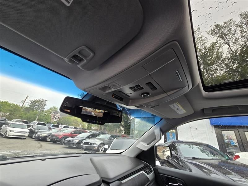 Used 2015 Chevrolet Suburban LT image 14
