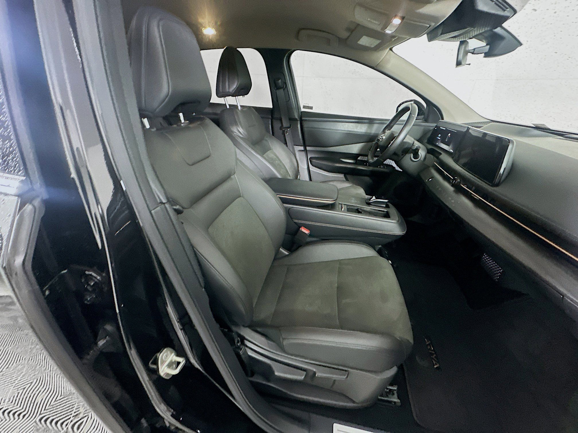 Used 2023 Nissan Ariya AWD image 30