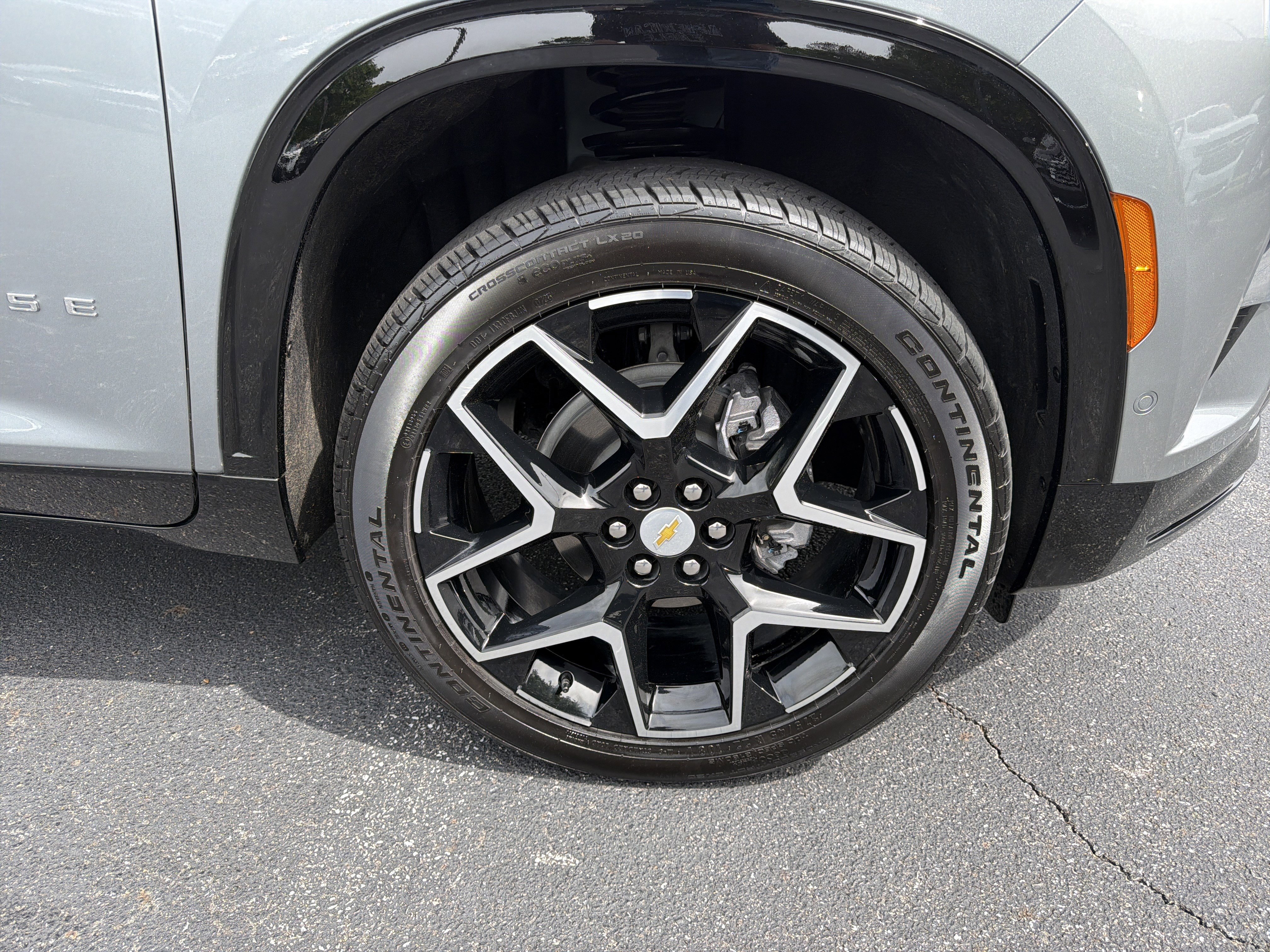 Used 2025 Chevrolet Traverse High Country w/ LPO, Floor Liner Package AWD/4WD image 12