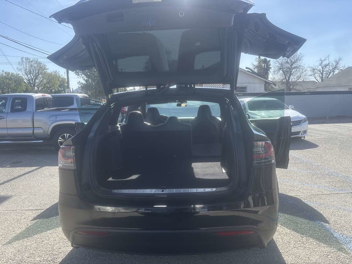 Used 2018 Tesla Model X 75D image 25