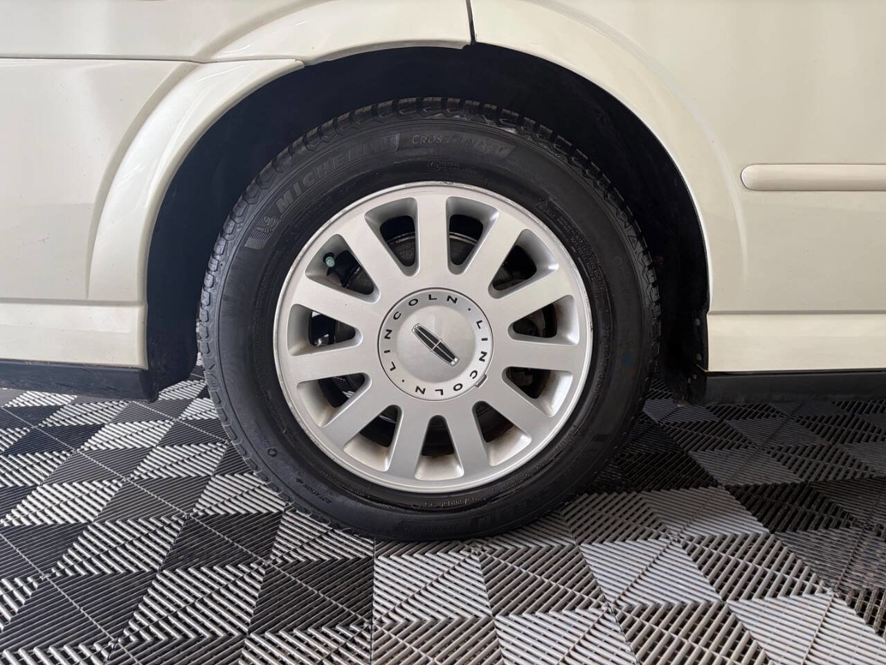 Used 2005 Lincoln LS RWD image 22